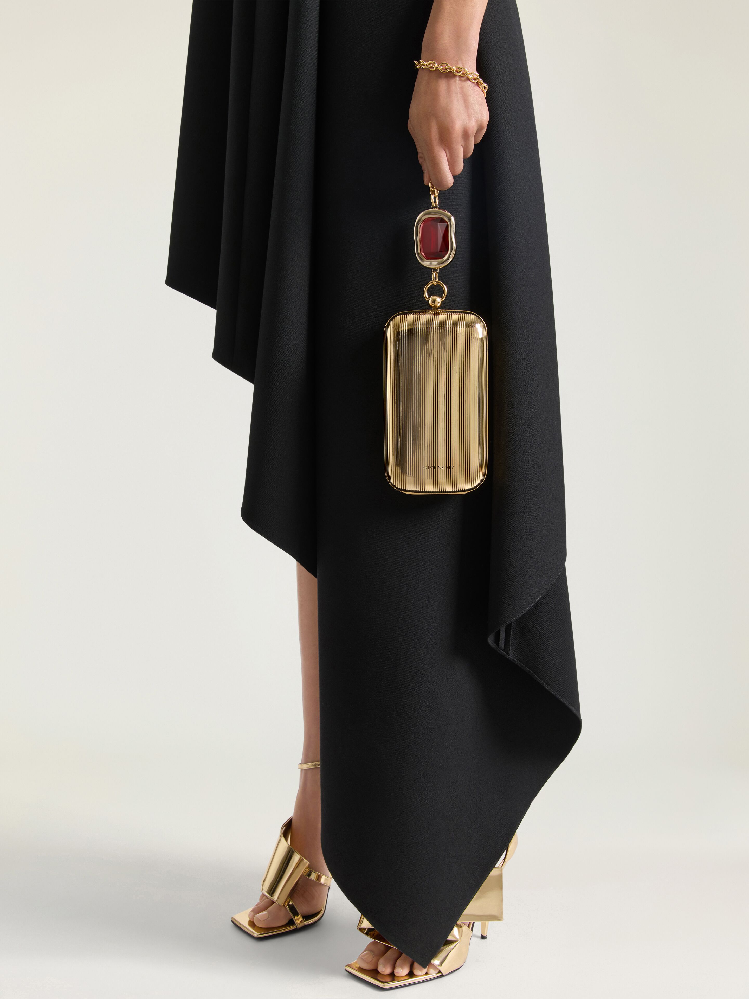 Evening clutch in metal with crystal jewel